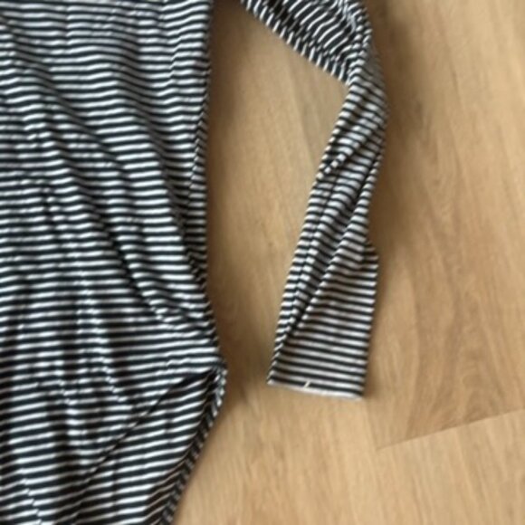 ** Everlane V-Neck Black And White Striped Bodysuit Medium - Picture 4 of 7